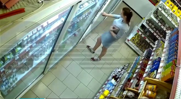 Markette Çaldığı Şeyleri İç Çamaşırına Koyup Çaldı 2