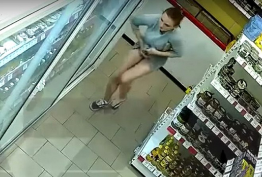 Markette Çaldığı Şeyleri İç Çamaşırına Koyup Çaldı 4