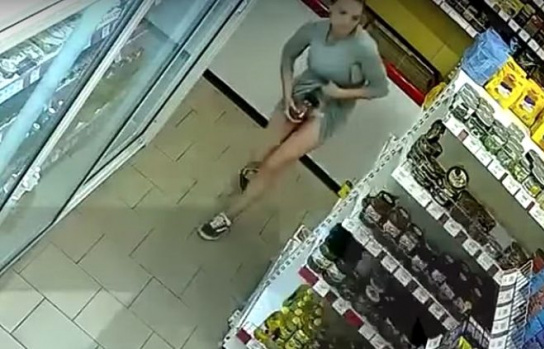 Markette Çaldığı Şeyleri İç Çamaşırına Koyup Çaldı 5