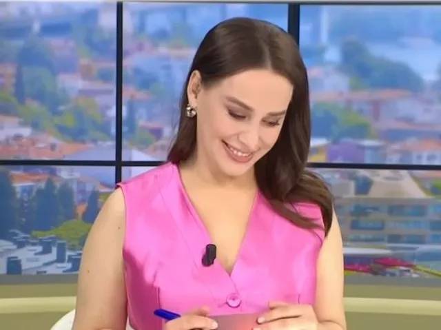 Esra Ezmeci Öyle Bir Şey Söyledi ki Sunucu Yerin Dibine Girdi!