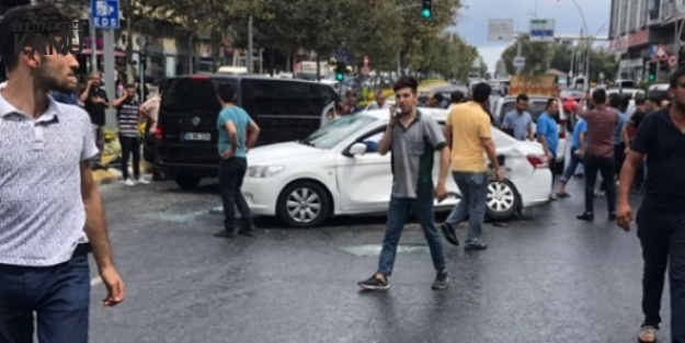 İstanbul Sultangazi'de Trafik Kazası! 4 Kişi Yaralandı