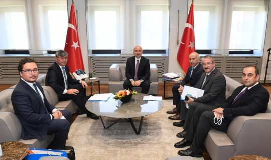 Bakan Karaismailoğlu, Kazakistan Cumhuriyeti Ankara Büyükelçisi Saparbekuly’u makamında kabul etti