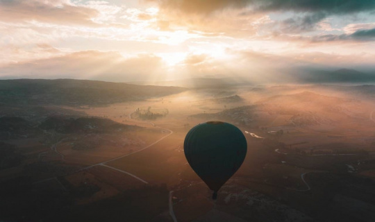 3 bin yıllık vadide sıcak hava balonları uçmaya başladı