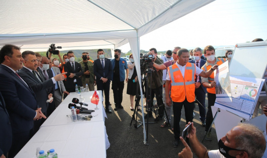 Cumhurbaşkanı Yardımcısı Oktay, KKTC’deki Kuzey Çevre Yolu’nda incelemelerde bulundu