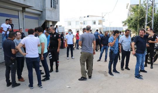 Adana’da kavgayı ayırmaya giden polise kamyonet çarptı