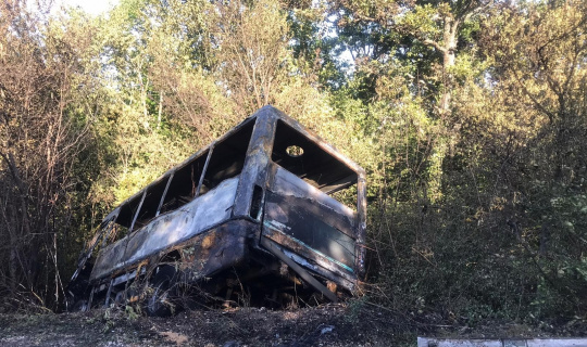 Yolcu minibüsü alev alev yandı: Canlarını son anda kurtardılar