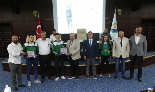 Gölbaşı Belediye Spor Kulübü sporcusu İremsu İpek’e Başkan Şimşek’ten tebrik