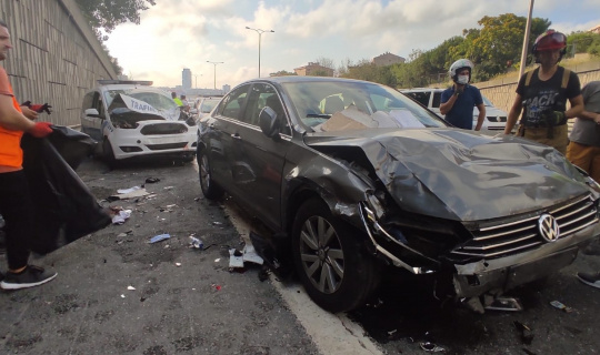 TEM Otoyolunda zincirleme trafik kazası: 3 yaralı