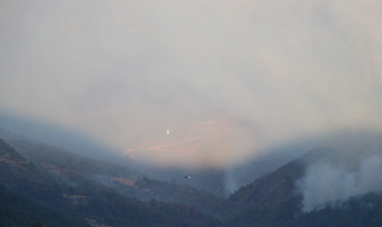 Mersin’deki orman yangınına havadan müdahale edilmeye başlandı