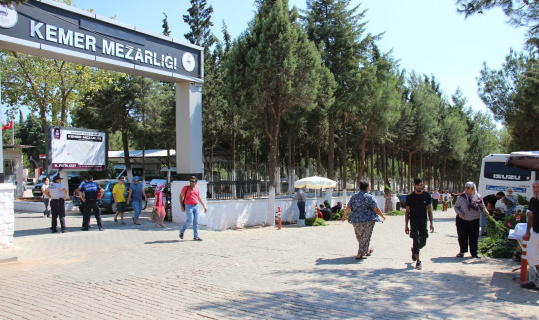 Kurban Bayramı öncesi Aydın’da mezarlıklar ziyaretçilerle doldu