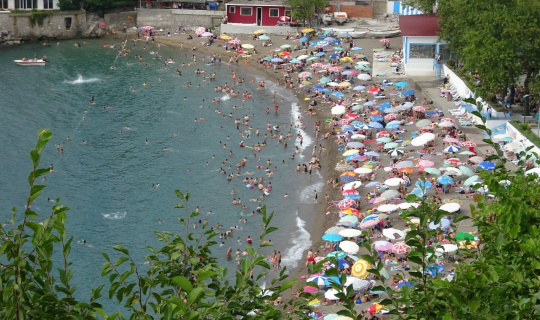 Vatandaşlar bayramda sahillere akın etti
