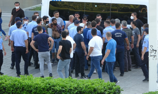 İstanbul'da Ortalık Bir Anda Karıştı! Zabıtalara Bıçaklı Saldırı