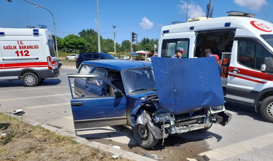 İki otomobil çarpıştı: 7 yaralı