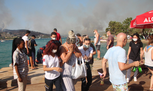 Bodrum’da orman yangınında otellerden 3 bin kişi tahliye edildi