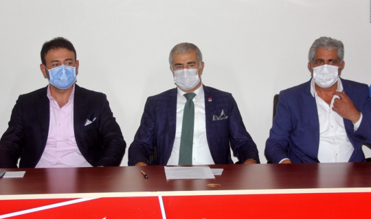 CHP’li Beşiktaş Belediye Başkanı Akpolat’tan gazetecilere zarf içerisinde 500 TL