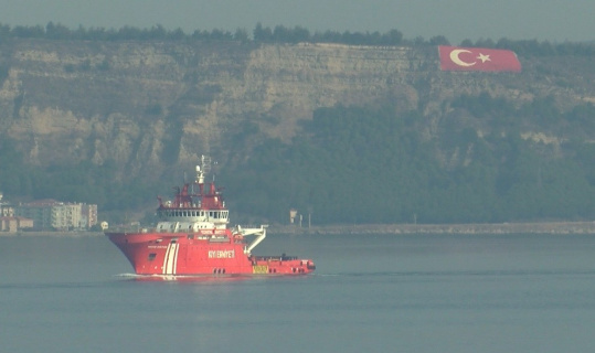 Türkiye’nin ilk acil kurtarma gemisi ‘Nene Hatun’ Çanakkale Boğazı’ndan geçti