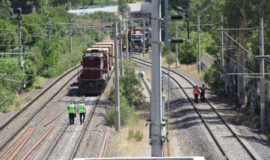 İzmir’de yük treni raydan çıktı, İZBAN seferleri aksadı