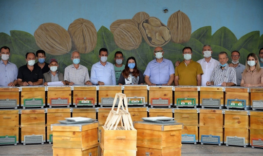 Bilecik’te 80 üreticiye bin 250 arı kovanı dağıtıldı