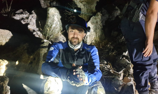 Fotoğraf çekmek için girdiği mağarada mahsur kalan muhabir 8 saat sonra kurtarıldı