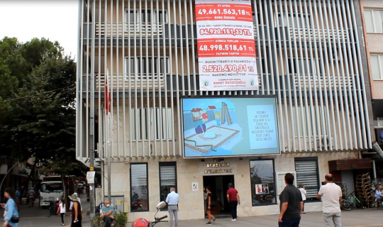 Alaşehir Belediyesi hem borç ödüyor hem de hizmet üretiyor