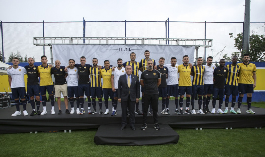 MKE Ankaragücü yeni transferlerine imza töreni düzenledi