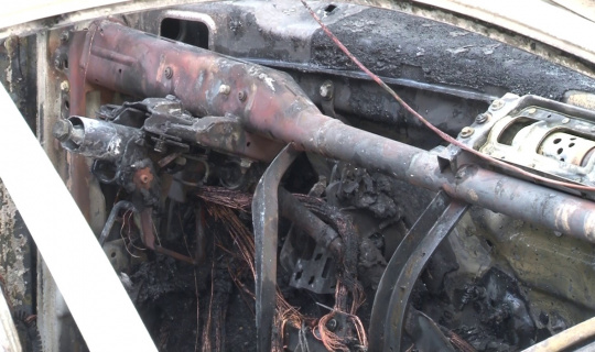 Ataşehir E-5’te yanan otomobil küle döndü