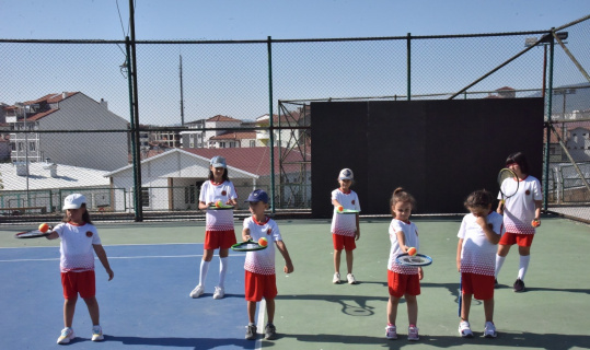 Bilecik’te çocuklar tenis ile tanıştı