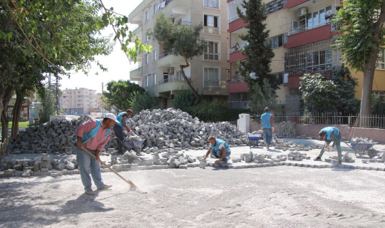Haliliye’de iki mahallede kilitli beton parke çalışması