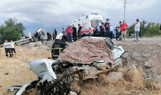 Aksaray’da otomobil ile oto kurtarıcı çarpıştı: 2 ölü, 1 yaralı