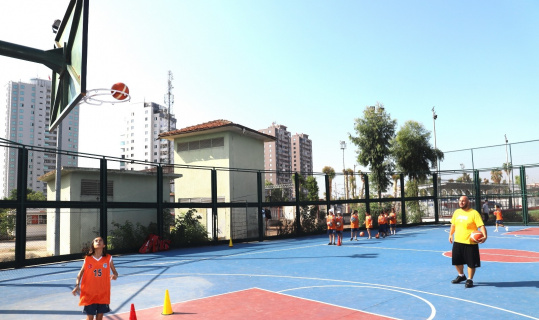 Akdeniz Belediyesi Basketbol Yaz Okulunda 150 çocuk eğitim alıyor