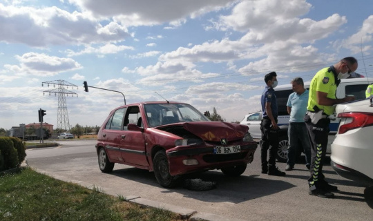 Aksaray’da tır ile otomobil çarpıştı: 4 yaralı