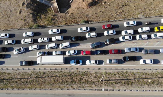 43 ilin geçiş güzergahında yoğun trafik: ’Kilit kavşak’ havadan görüntülendi