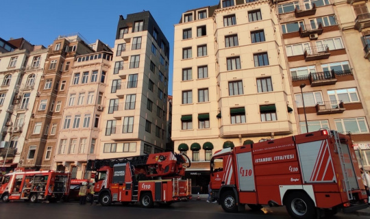 Şişhane’de 7 katlı otelde çıkan yangın paniğe neden oldu