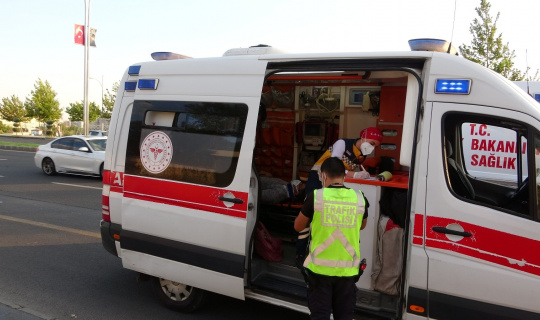 Diyarbakır’da iki otomobil çarpıştı; kemerini takmayan yolcu yaralandı