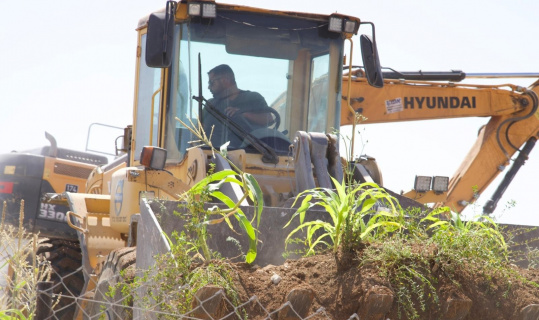 İsrail güçleri Filistinlilere ait 10 bin metrekarelik tarım arazisine zarar verdi