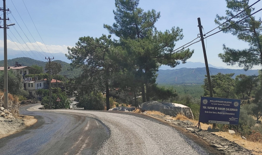 Fethiye ve Seydikemer’de 18 kilometre yol asfaltlandı