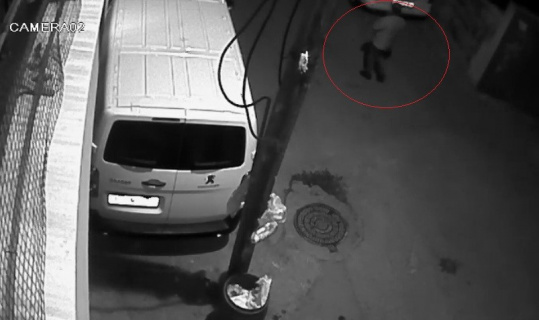 Bursa’da otomobil kundaklama anları güvenlik kamerasına yansıdı