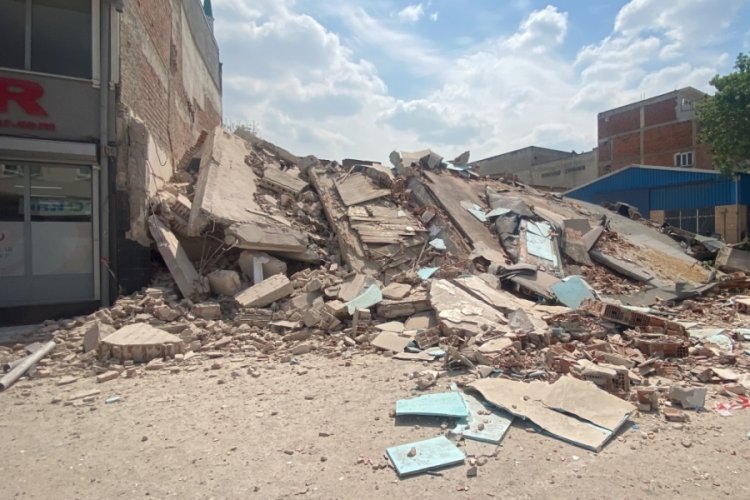 Bursa'da 4 katlı bina çöktü! Çok sayıda ekip sevk edildi