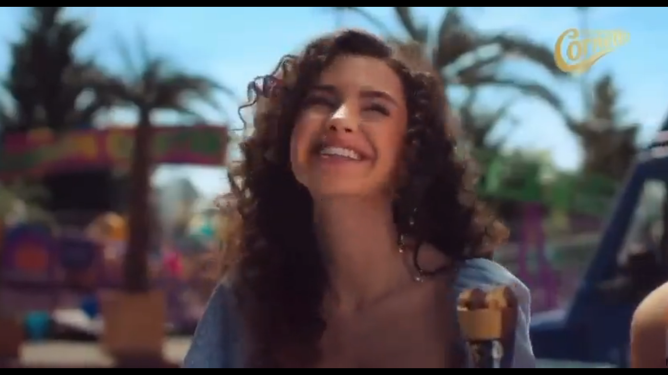Onur Seyit Yaran ve Su Burcu Yazgı Coşkun'lu Cornette Reklamı Beğeni Topladı! Video Haber
