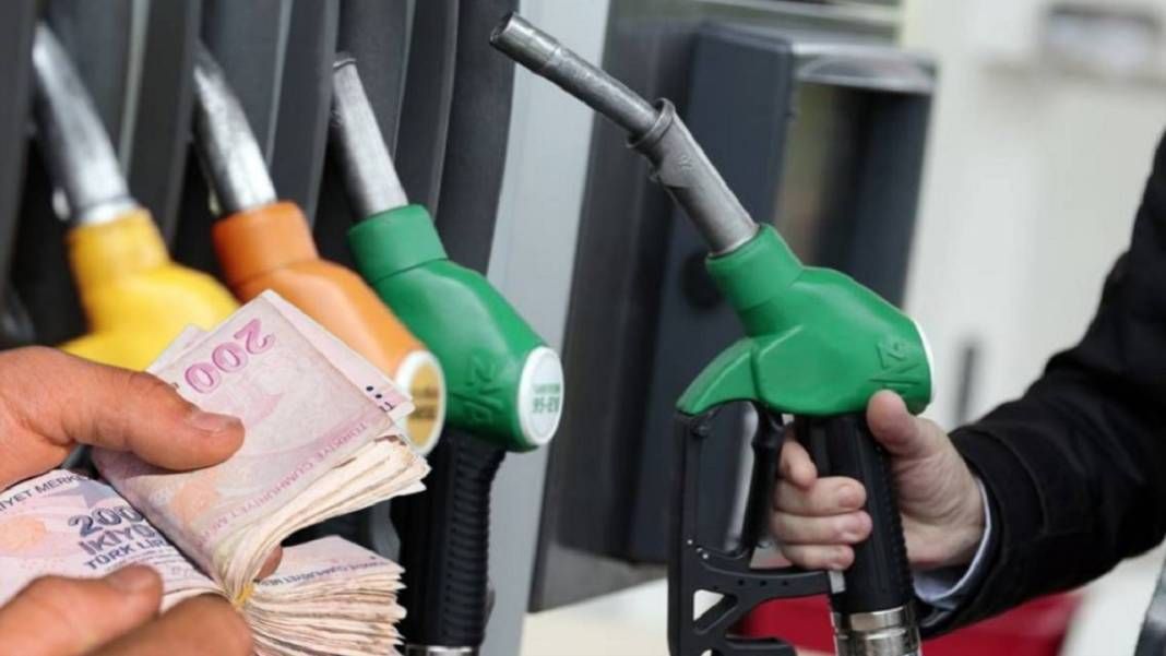 Dolar'ın 20 Lirayı Geçmesi Akaryakıta Vurdu: Motorin, Benzin ve Otogaz'da Görülmemiş Zam! Güncel Akaryakıt Fiyatları...