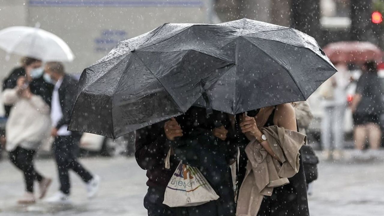 Meteoroloji 5 bölgede yaşayan vatandaşları uyardı! Bayramda gök gürültülü sağanak yağış geliyor