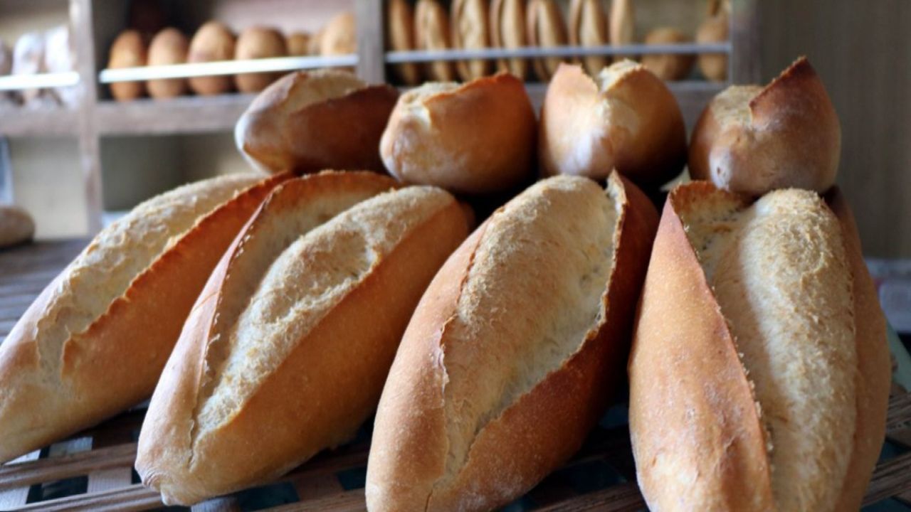 Ekmek fiyatlarına okkalı zam geliyor! İstanbul'da fiyat tarifesi belli oldu: Boyut küçüldü, fiyat arttı