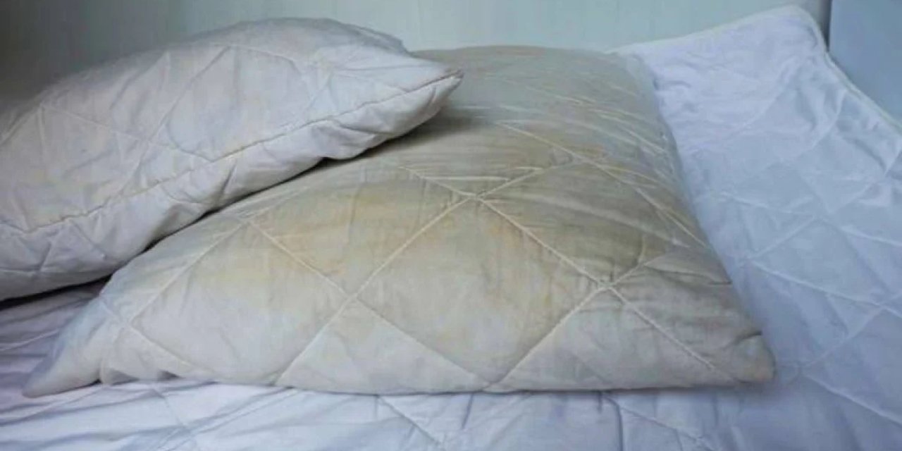 Yüzyıllardır Avrupalılar tarafından uygulanan yöntemle, terden sararan yastıklarınızı 5 dakikada beyazlatabilirsiniz!