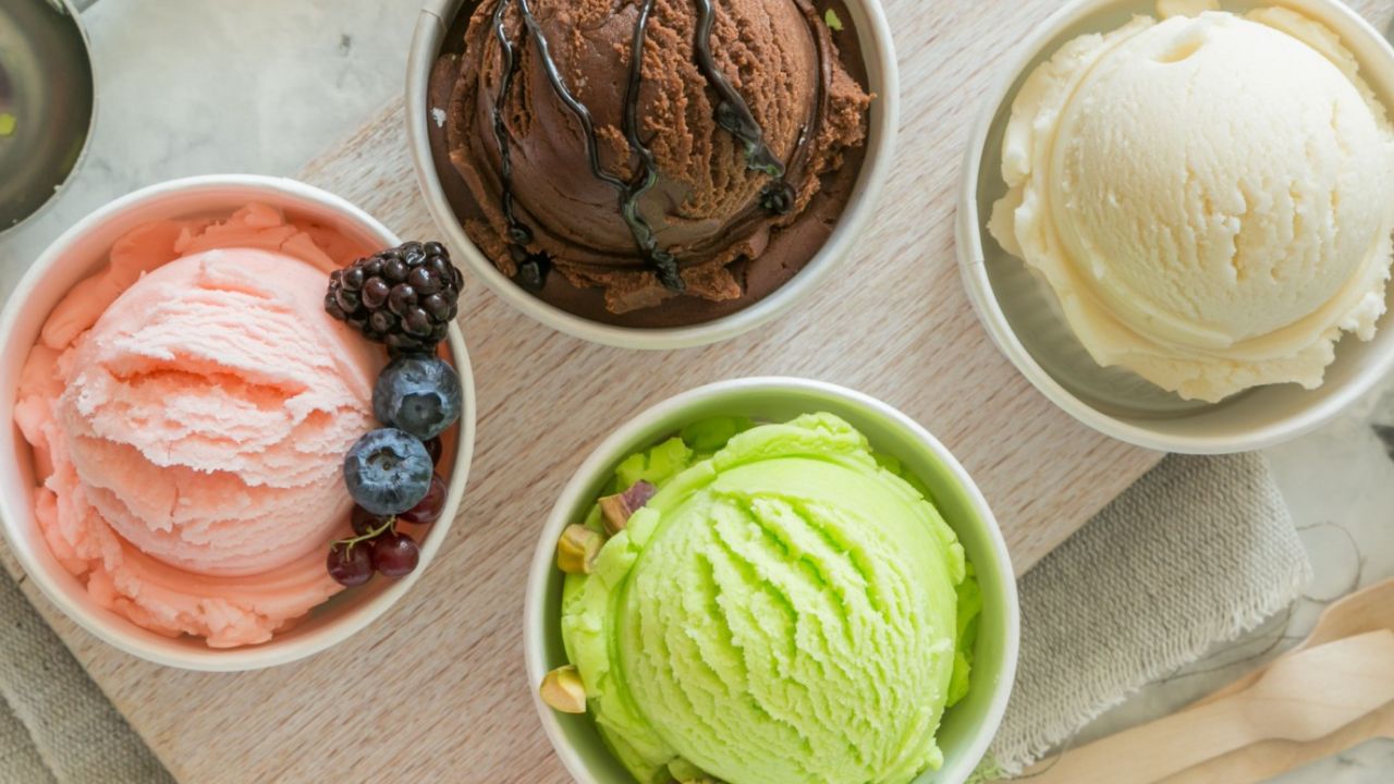 Usta dondurmacılara taş çıkaran lezzet! 3 malzemeyle pastane tadında dondurma: Yiyen bir daha isteyecek