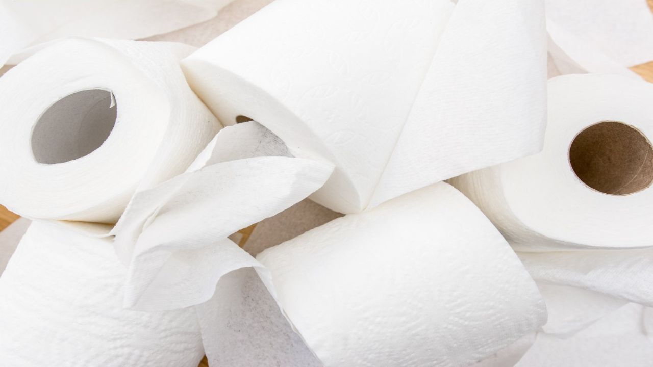 O markette kağıt havlu 50 TL, tuvalet kağıdı 87 TL'ye düştü! O tarihe kadar yetişen alır
