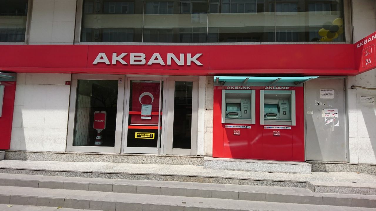 Akbank şubeye gelene acil kredi çıkarıyor! Bu şarta uyanlara anında 120.000 TL ihtiyaç kredisi!