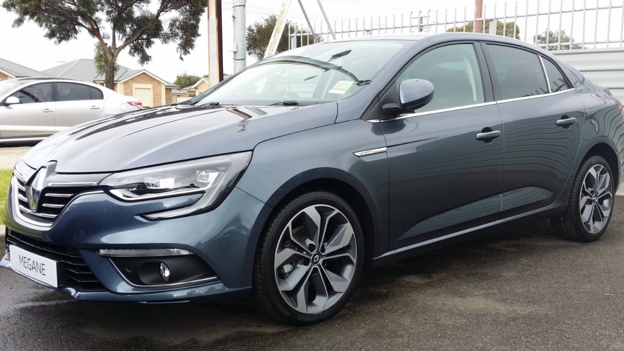 Araba almanın tam zamanı! Renault o modelinde yüzde 15 fiyat kırdı
