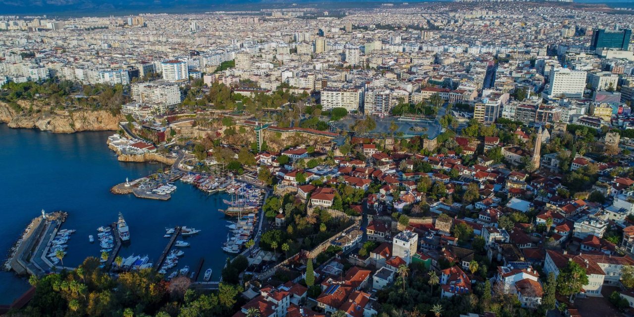 Antalya'da Yabancı Turistlerin Gözdesi: "80 Konut Alıp Otel Gibi İşletiyorlar"
