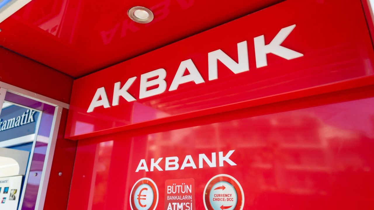 Akbank yılın kredi kampanyasını patlattı! 50.000 TL krediyi şimdi al, 2024'te ödemeye başla!