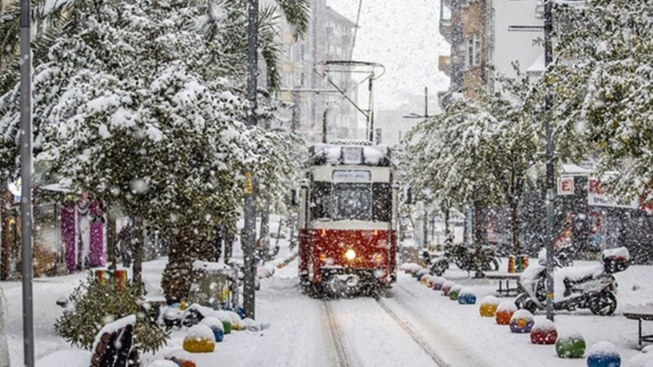 İstanbul'a o tarihte lapa lapa kar yağacak! Montları, botları çıkarın: Buz kesecek